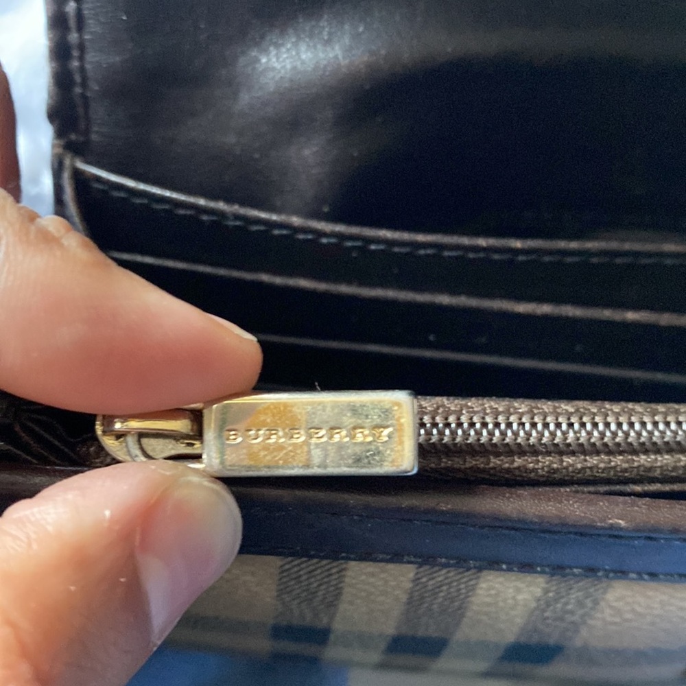 Authentic Burberry Wallet - Picture 5 of 9
